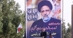 بیرق های عزای مردم دهلران نشان ارادت آنها به آیت الله رئیسی و شهدای خدمت است