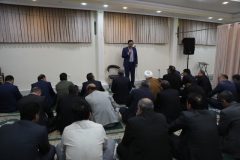  ایثارگران و جانبازان را به‌عنوان الگو در جامعه معرفی کنیم