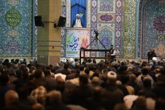 خطیب نماز عید سعید فطر در ایلام : تأکید بر وحدت ملی و حل مشکلات معیشتی