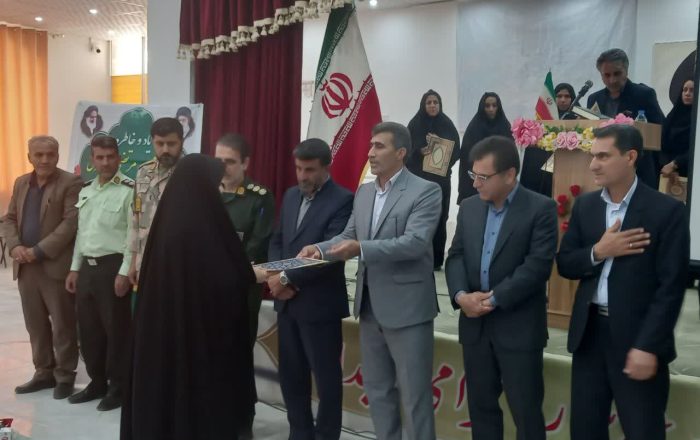 گرامیداشت روز معلم در دهلران / تقدیر از معلمان و تأکید بر نقش آموزش در توسعه کشور