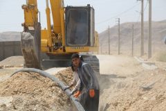 اجرای شبکه توزیع آب در روستای سرتنگ زعفرانی با مشارکت خیر آبرسان