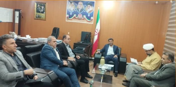 برگزاری نشست هم‌ اندیشی در دهلران با محوریت هم‌ افزایی حساب ۱۰۰ امام راحل و بررسی مشکلات مسکن محرومان