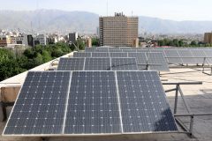 ایلام در مسیر خودکفایی انرژی با صدور بیش از ۶۰ مجوز نیروگاه خورشیدی