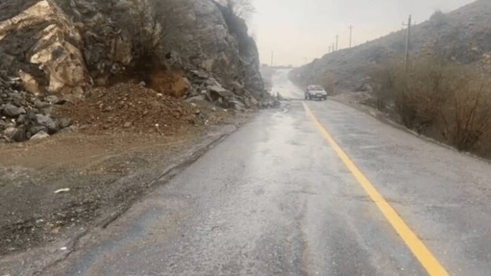 انسداد محور ایلام – مهران به دلیل ریزش کوه