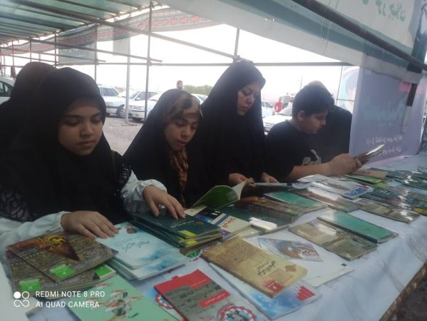 ترویج فرهنگ عاشورایی در مسیر اربعین | راه‌ اندازی «حسینه کتاب» در موکب مرکزی دهلران