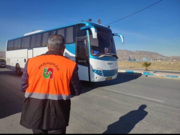 توقیف ۲ دستگاه اتوبوس حامل مسافر اضافه در ایلام