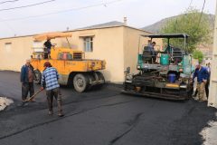 تکمیل عملیات اساس و آسفالت ۷ هزار و ۵۰۰ مترمربع از معابر روستای سراب ایوان